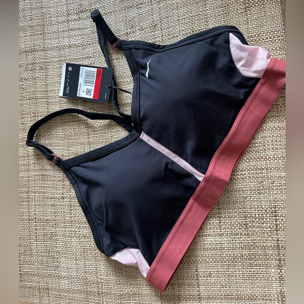 NEW WITH TAGS/ Nike Dri-FIT-Indy Sports Bra